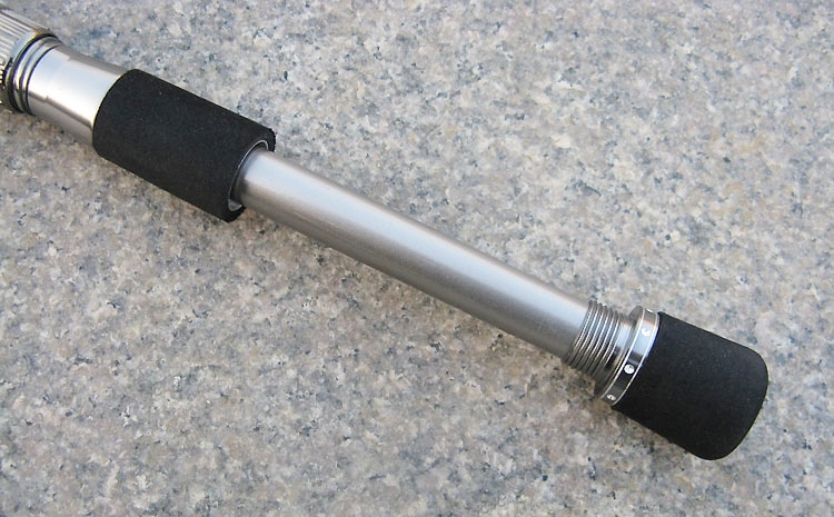 hõbedane kokkukäiv õngeritv mustade käepidemetega