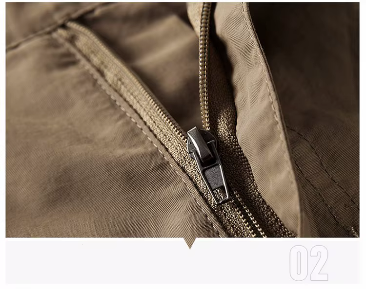 pruunide matkapükste lukuga tasku detail
