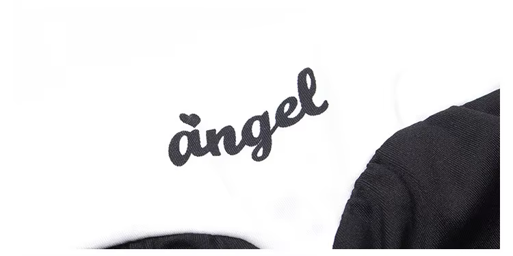 must ja valge kangas, millel on kiri 'ängel'