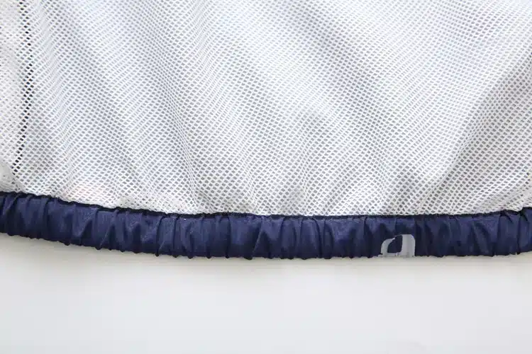 valge võrkkangas tumesinise elastse äärega