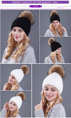 Naeratav naine kannab trendikat Imekena tutimütsi, mille hele hallikas müts on kaunistatud ehtsa rebase karvaga. Mütsil on elegantne tutike, mis lisab stiili ja luksuslikkust. Taust on hall ja neutraalne, keskendudes mütsile ja selle kandjale.