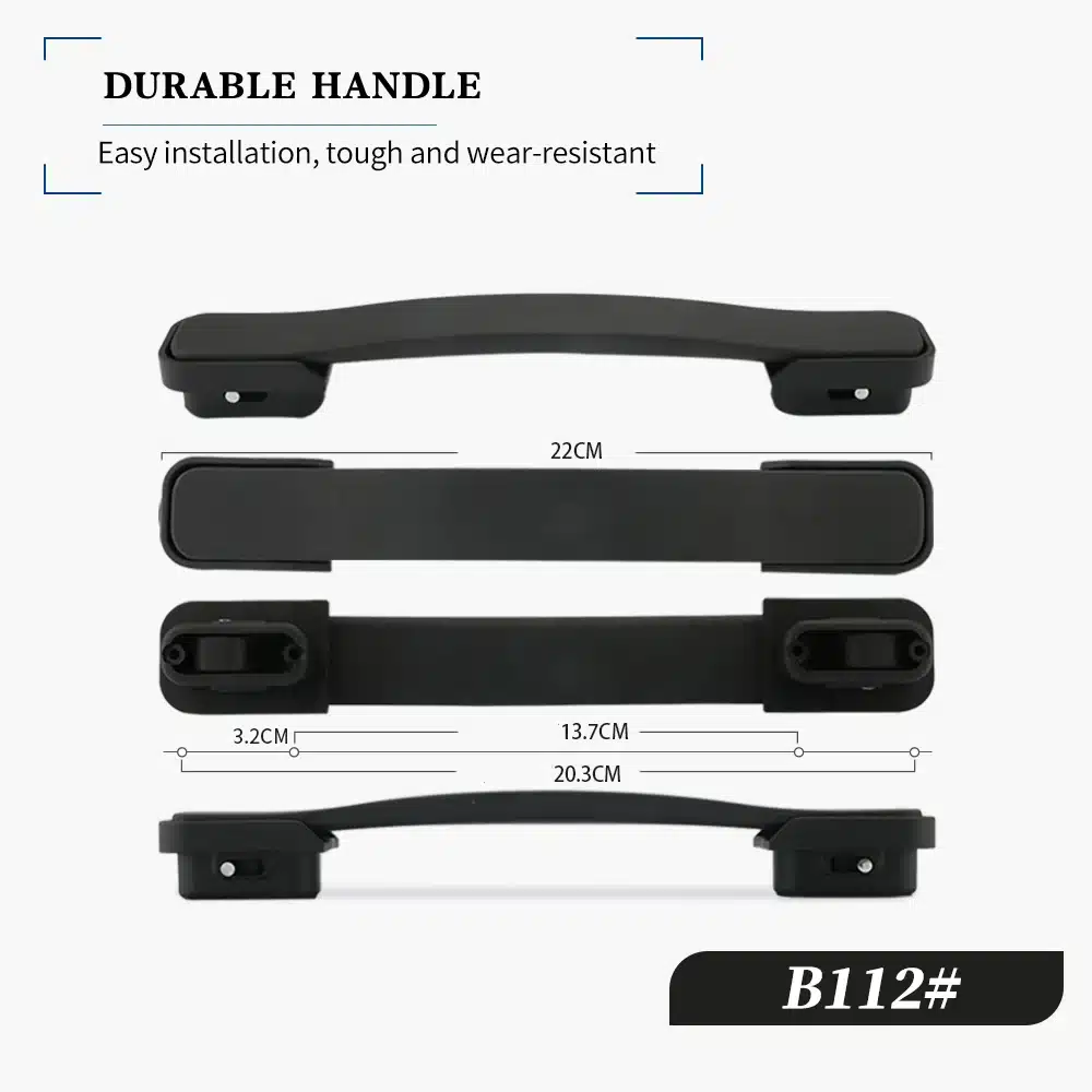 Must kohvri või koti asendussang kolme erineva vaatenurga alt, mõõtudega 22 cm pikkuses, 13,7 cm ja 20,3 cm laius. Sang jääb valgel taustal esile, näidates selle vastupidavat ja stiilset disaini.