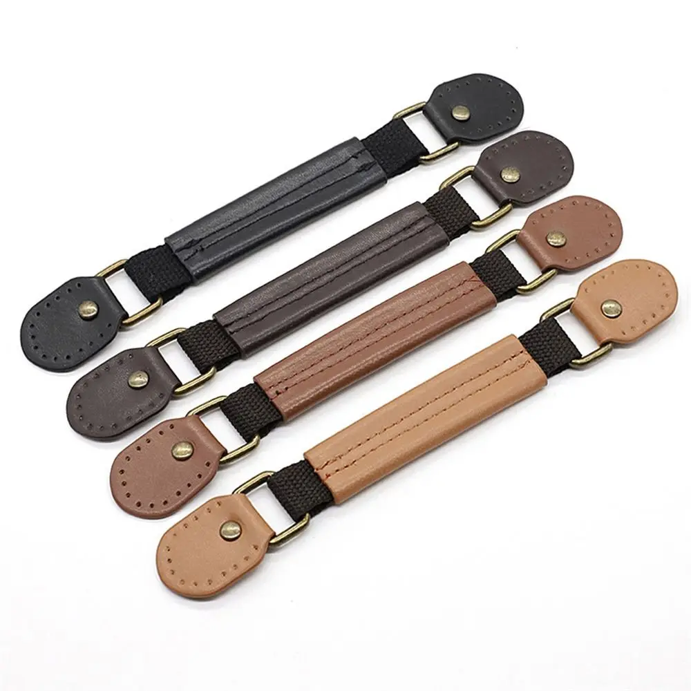 Neli erinevat värvi kohvri või koti asendussanga: must, tumepruun, keskmine pruun ja helepruun. Sangad on valmistatud nahaimitatsioonist ja varustatud vastupidavate metallist konksudega heledal taustal.