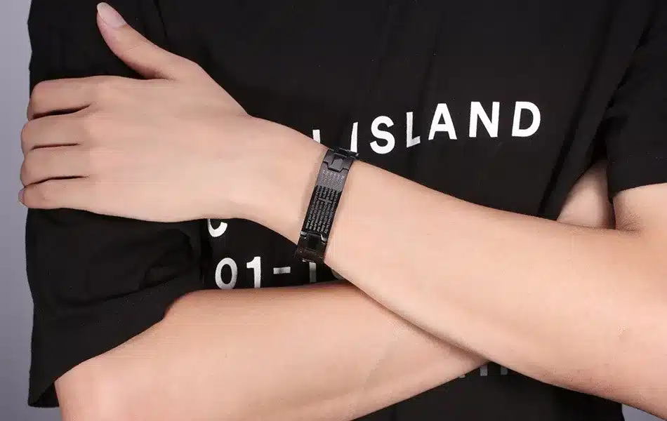KISS MANDY Cross Pattern Stainless Steel Bracelet in Black Color Scripture Religious Wristband Bracelet Fashion Accessories FB57 18