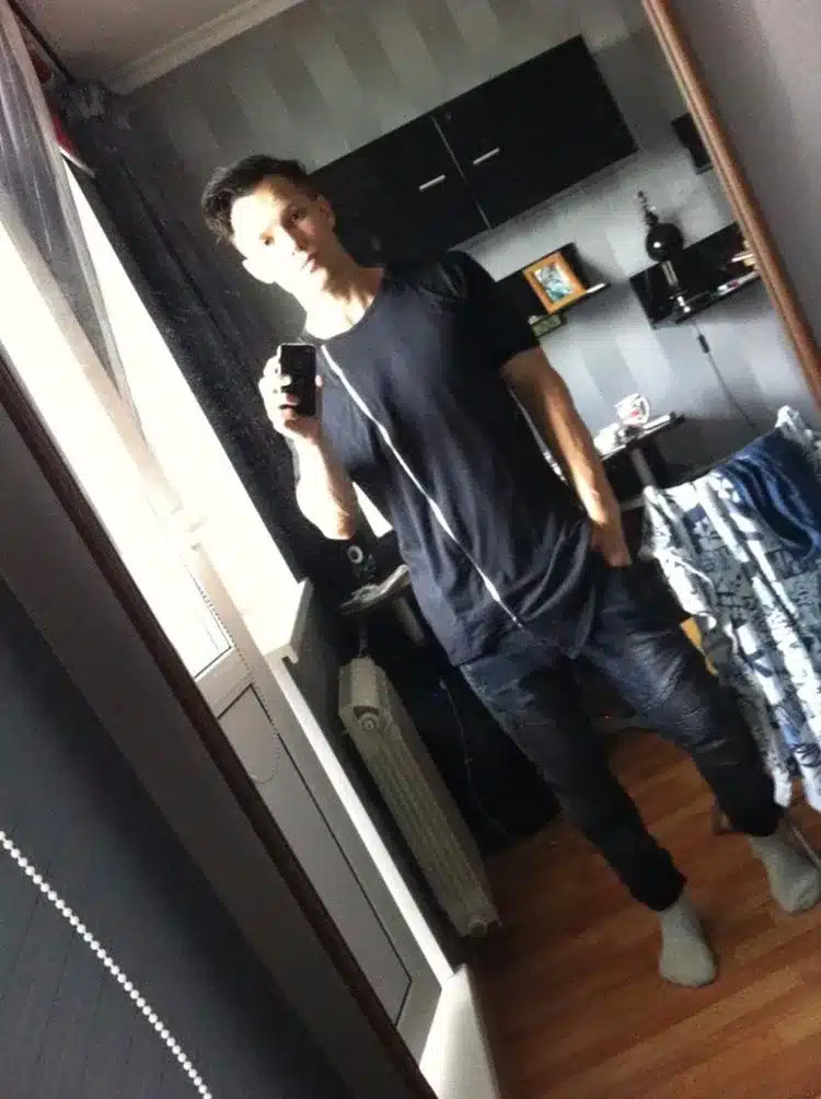 2017 New Men's Fashion Show Stylish Long T shirt Asymmetrical Side Zipper Big Neck Short Sleeve T-shirt Male Hip Hop Tee 12