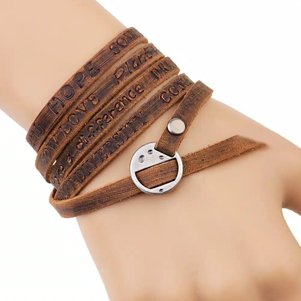 One Piece Wounded Men Leather Bracelet 2018 New Minimalist Style Multi-layer Bracelet Ladies Men Charm Style Bracelet 18