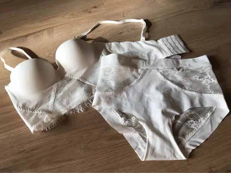 Sexy Mousse Womens Bra Brief Sets highwaist Seamless Push up Bras White Black Sexy Lingerie Gathering Padded france Lace bras 14