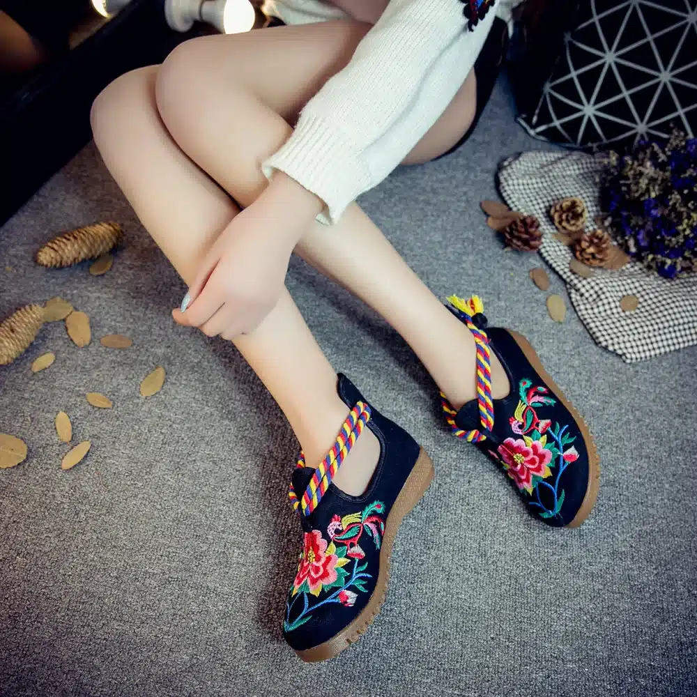 Women Flats Canvas Shoes Floral Embroidered Ladies Comfortable Cotton Platforms Zapato Mujer Unique Strap Ballet Woman 30
