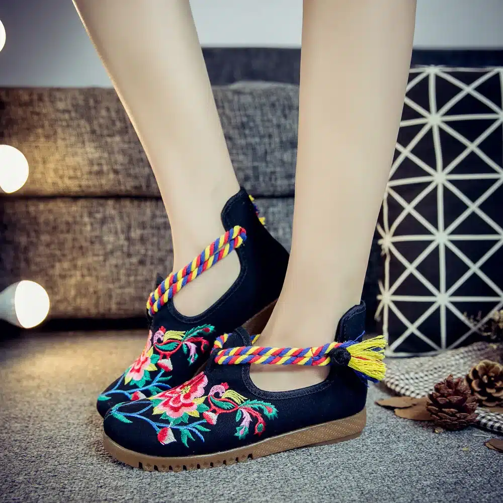 Women Flats Canvas Shoes Floral Embroidered Ladies Comfortable Cotton Platforms Zapato Mujer Unique Strap Ballet Woman 31
