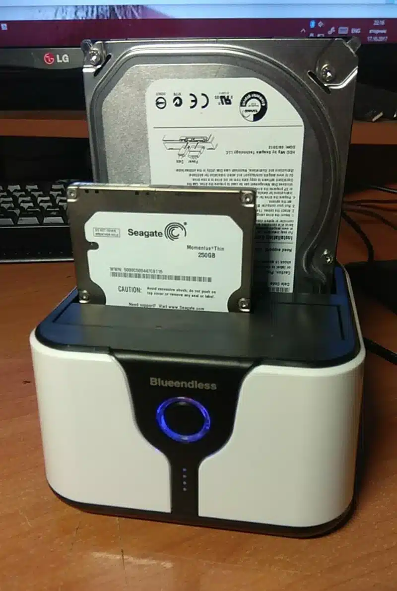 send from RU 2 bay 3.5'' 2.5'' hdd ssd enclosure sata hard disk box usb 3.0 clone copy function hdd docking station support 6TB 21