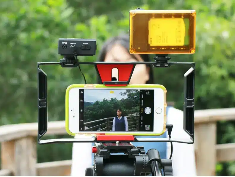 Ulanzi Handheld Smartphone Video Rig Case for iPhone X Samsung,Phone Rig Stabilizer for Live stream Youtube Filmmaking Vlogger 16