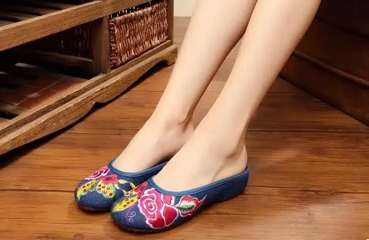 Chinese Flavor Floral Embroidered Wedges Canvas Casual Shoe Ethnic Style Dancing Shoe Round Toe Vintage Leisure Slippers 10