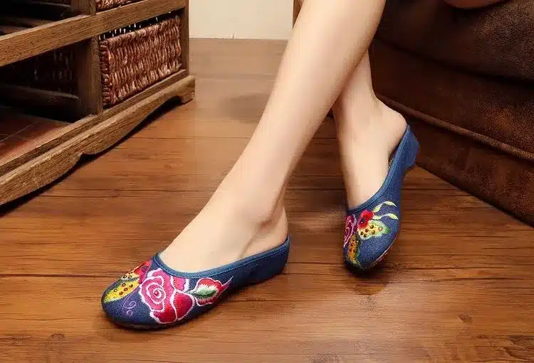 Chinese Flavor Floral Embroidered Wedges Canvas Casual Shoe Ethnic Style Dancing Shoe Round Toe Vintage Leisure Slippers 11