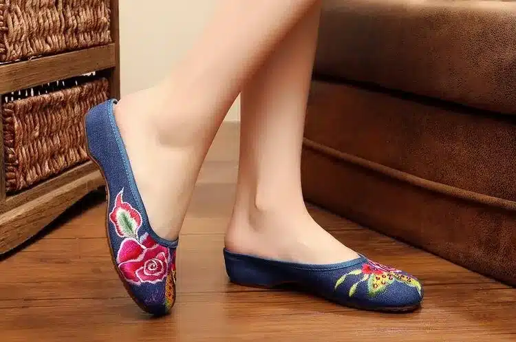Chinese Flavor Floral Embroidered Wedges Canvas Casual Shoe Ethnic Style Dancing Shoe Round Toe Vintage Leisure Slippers 14