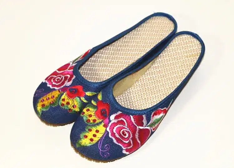 Chinese Flavor Floral Embroidered Wedges Canvas Casual Shoe Ethnic Style Dancing Shoe Round Toe Vintage Leisure Slippers 28