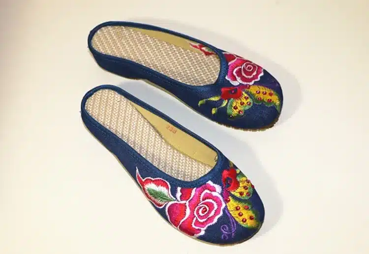 Chinese Flavor Floral Embroidered Wedges Canvas Casual Shoe Ethnic Style Dancing Shoe Round Toe Vintage Leisure Slippers 34