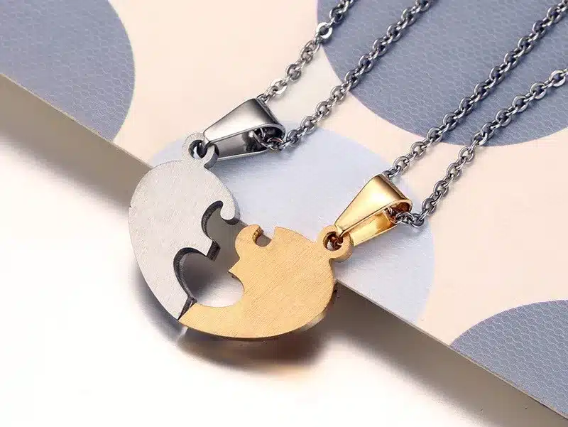 2 Piecces! Couple Necklace Gold Blue Black Plated Titanium Heart Pendant Stainless Steel Chain Lover Necklace for Women and Men 5