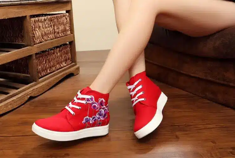 Women's High-cut Round Toe Lace-up Canvas Flat Leisure Shoe Floral Embroidered Platform Heeled Fashion Travel Dancing Shoe 2