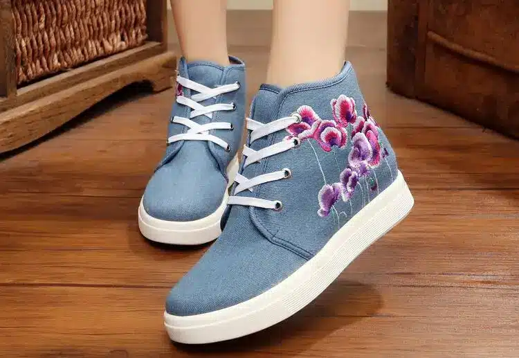 Women's High-cut Round Toe Lace-up Canvas Flat Leisure Shoe Floral Embroidered Platform Heeled Fashion Travel Dancing Shoe 7