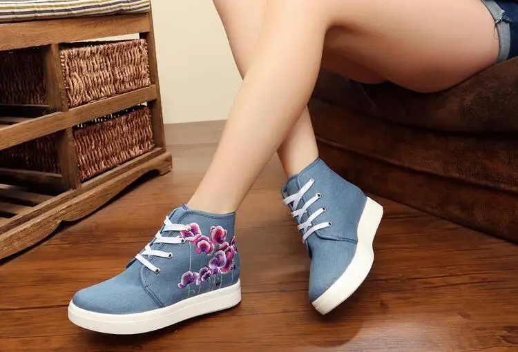 Women's High-cut Round Toe Lace-up Canvas Flat Leisure Shoe Floral Embroidered Platform Heeled Fashion Travel Dancing Shoe 11