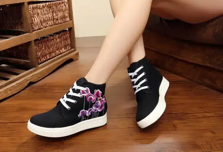 Women's High-cut Round Toe Lace-up Canvas Flat Leisure Shoe Floral Embroidered Platform Heeled Fashion Travel Dancing Shoe 13