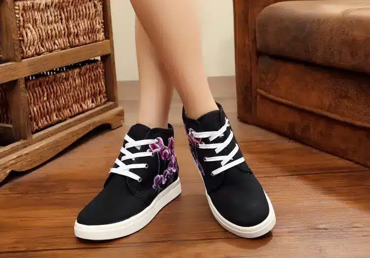 Women's High-cut Round Toe Lace-up Canvas Flat Leisure Shoe Floral Embroidered Platform Heeled Fashion Travel Dancing Shoe 15