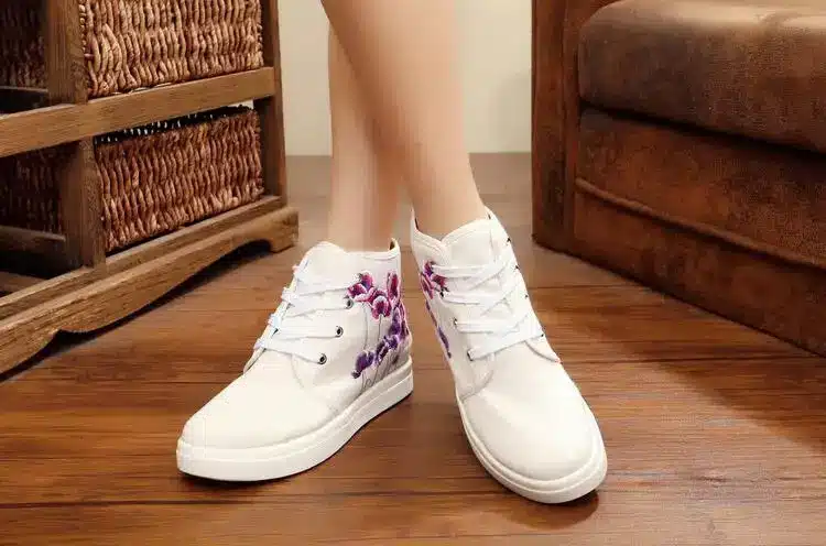 Women's High-cut Round Toe Lace-up Canvas Flat Leisure Shoe Floral Embroidered Platform Heeled Fashion Travel Dancing Shoe 21