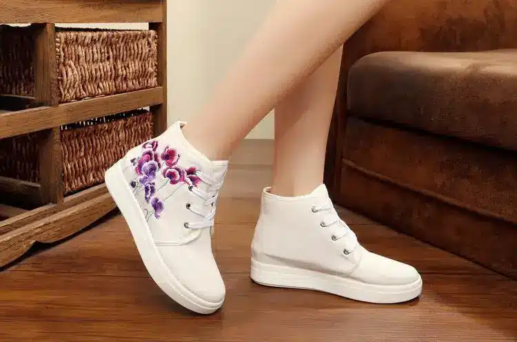 Women's High-cut Round Toe Lace-up Canvas Flat Leisure Shoe Floral Embroidered Platform Heeled Fashion Travel Dancing Shoe 22