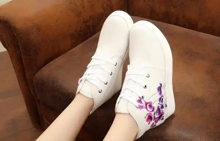 Women's High-cut Round Toe Lace-up Canvas Flat Leisure Shoe Floral Embroidered Platform Heeled Fashion Travel Dancing Shoe 23
