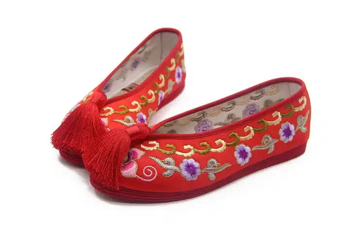 Vintage Women Flats Bride Red Shoes Chinese Wedding Satin Embroidered Tassel National Breathable Dance Single Ballet Shoes Woman 16
