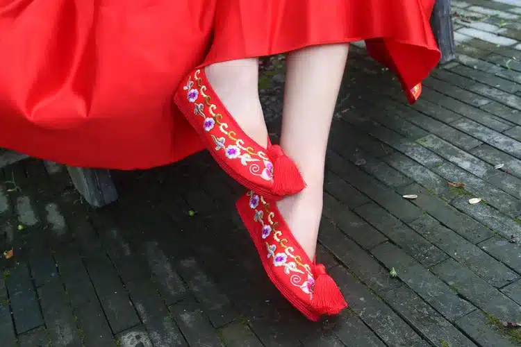 Vintage Women Flats Bride Red Shoes Chinese Wedding Satin Embroidered Tassel National Breathable Dance Single Ballet Shoes Woman 17