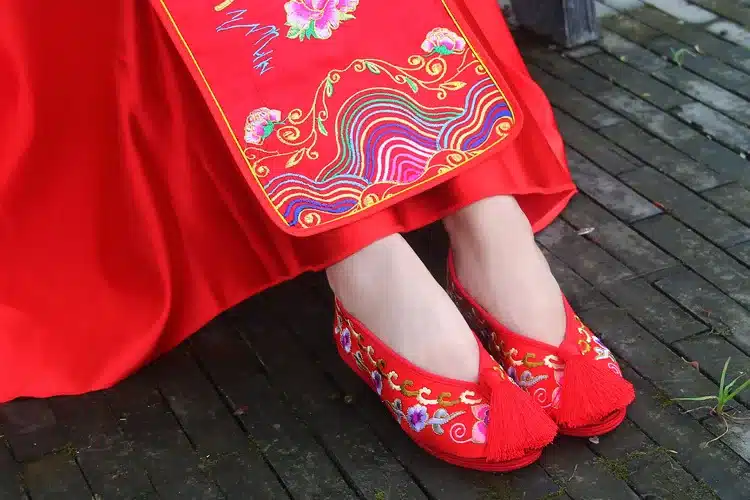 Vintage Women Flats Bride Red Shoes Chinese Wedding Satin Embroidered Tassel National Breathable Dance Single Ballet Shoes Woman 18