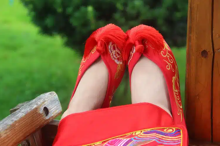 Vintage Women Flats Bride Red Shoes Chinese Wedding Satin Embroidered Tassel National Breathable Dance Single Ballet Shoes Woman 19