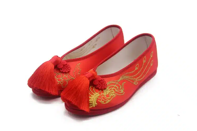 Vintage Women Flats Bride Red Shoes Chinese Wedding Satin Embroidered Tassel National Breathable Dance Single Ballet Shoes Woman 21