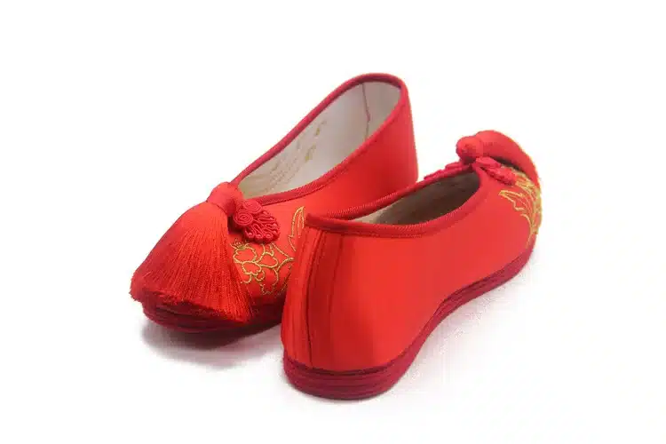 Vintage Women Flats Bride Red Shoes Chinese Wedding Satin Embroidered Tassel National Breathable Dance Single Ballet Shoes Woman 22