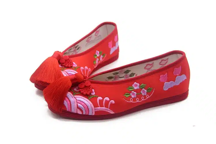 Vintage Women Flats Bride Red Shoes Chinese Wedding Satin Embroidered Tassel National Breathable Dance Single Ballet Shoes Woman 23