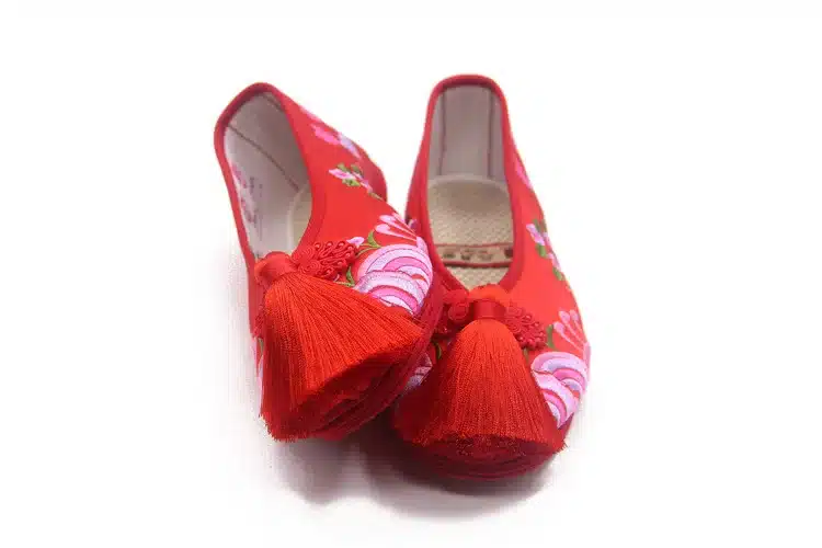 Vintage Women Flats Bride Red Shoes Chinese Wedding Satin Embroidered Tassel National Breathable Dance Single Ballet Shoes Woman 24