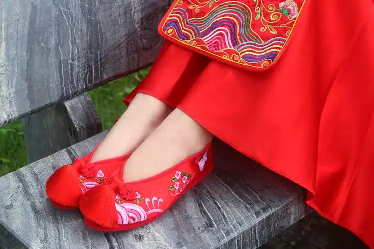 Vintage Women Flats Bride Red Shoes Chinese Wedding Satin Embroidered Tassel National Breathable Dance Single Ballet Shoes Woman 25