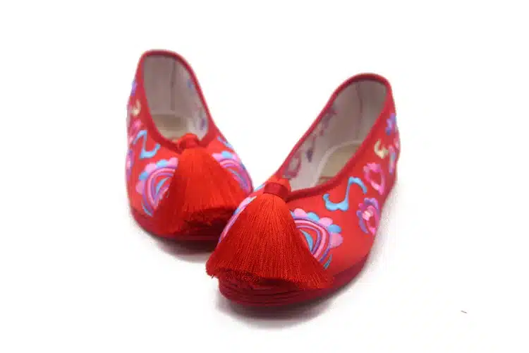 Vintage Women Flats Bride Red Shoes Chinese Wedding Satin Embroidered Tassel National Breathable Dance Single Ballet Shoes Woman 27