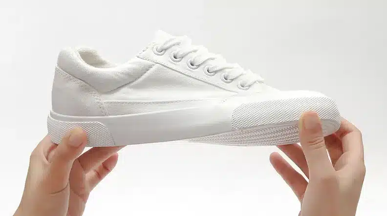 Women sneakers 2018 new arrivals fashion lace-up black/white women shoes solid sewing shallow casual canvas shoes women 21
