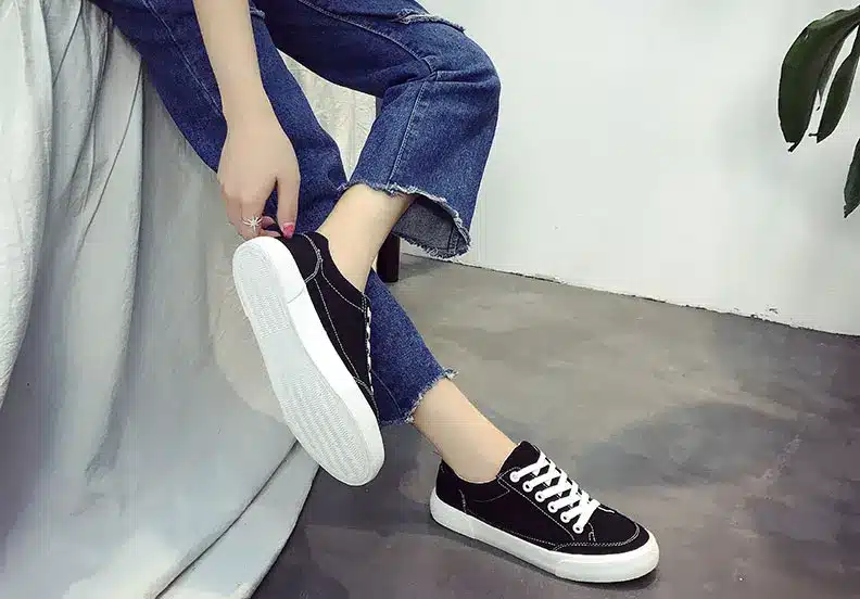 Women sneakers 2018 new arrivals fashion lace-up black/white women shoes solid sewing shallow casual canvas shoes women 30