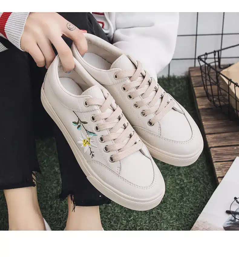 Women Shoes 2018 Spring Embroidery Flower Female Chic Casual Shoes Sneakers Leather Shoes White Beige Floral Vintage Style 35-40 20