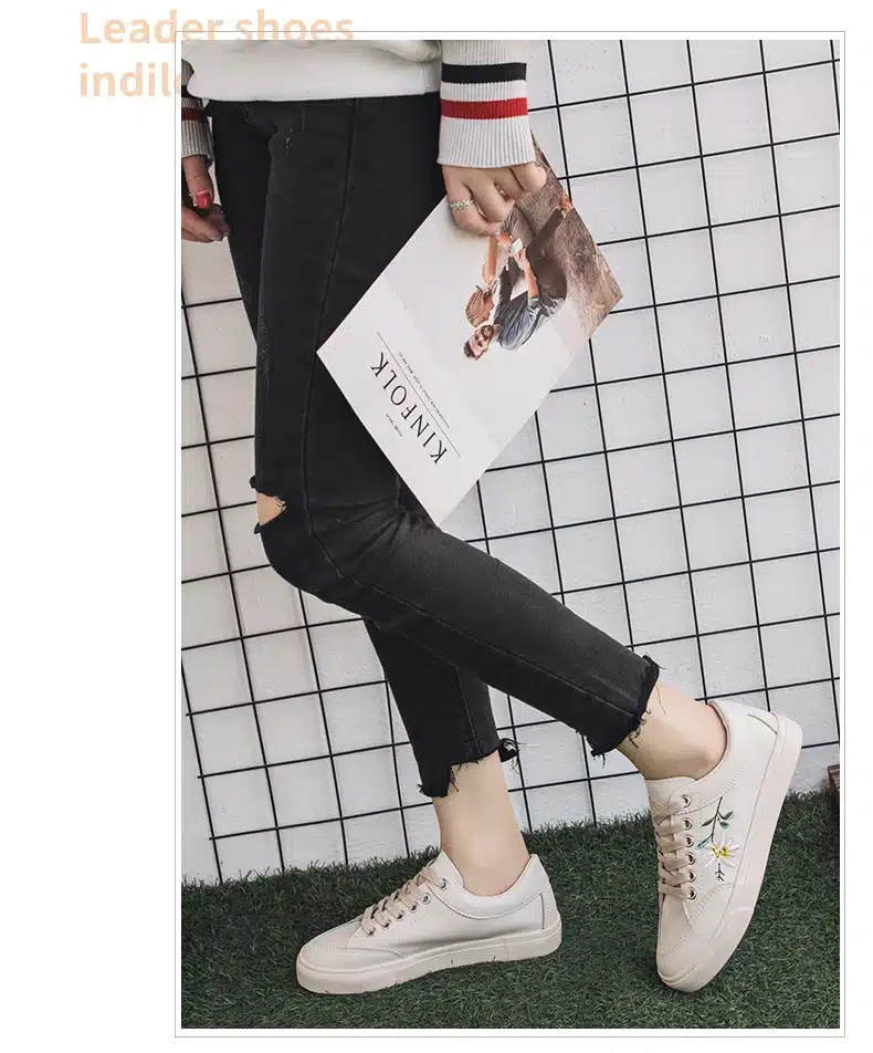 Women Shoes 2018 Spring Embroidery Flower Female Chic Casual Shoes Sneakers Leather Shoes White Beige Floral Vintage Style 35-40 21