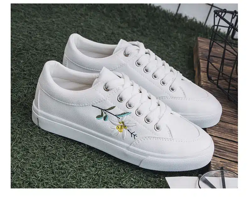 Women Shoes 2018 Spring Embroidery Flower Female Chic Casual Shoes Sneakers Leather Shoes White Beige Floral Vintage Style 35-40 23