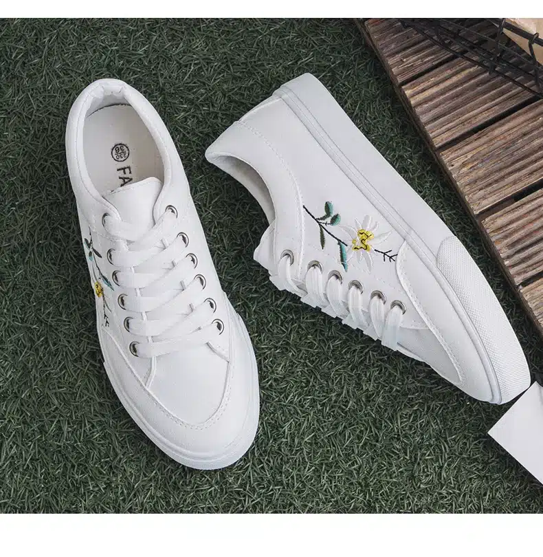Women Shoes 2018 Spring Embroidery Flower Female Chic Casual Shoes Sneakers Leather Shoes White Beige Floral Vintage Style 35-40 24