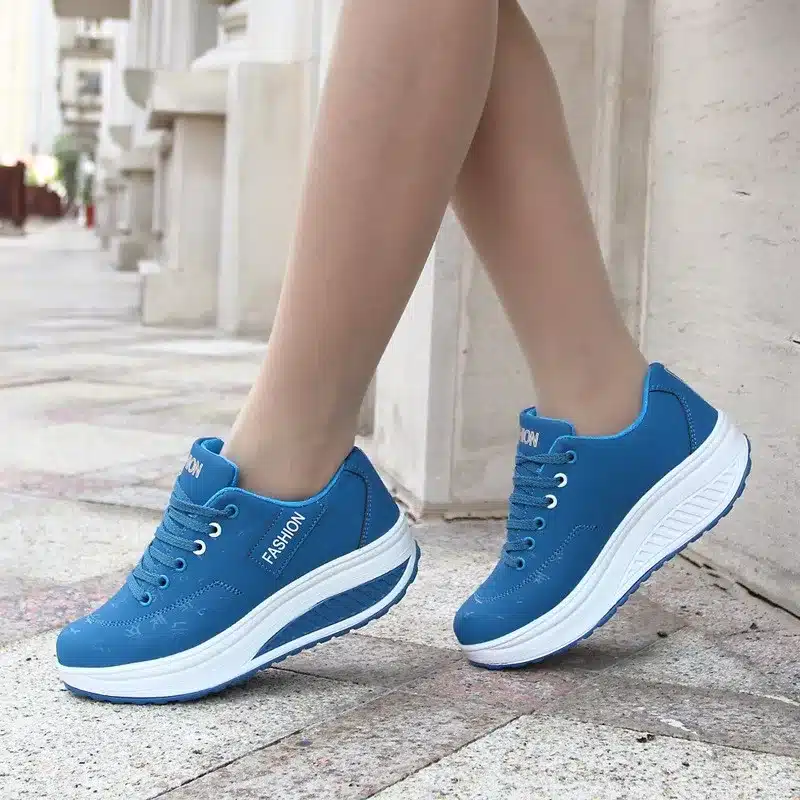 Fast delivery Women casual shoes 2018 New Arrival Walking creepers fashion waterproof wedges platform woman sneakers shoes 26