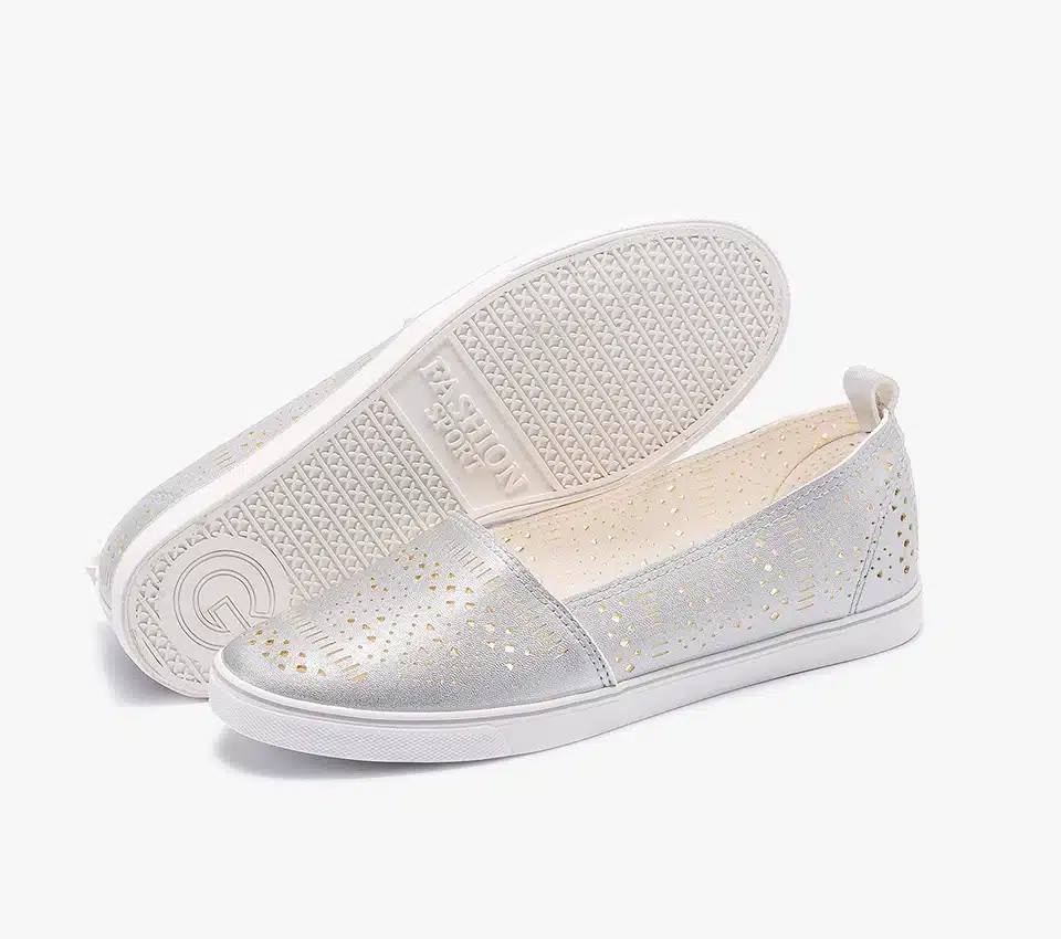 GOGC 2018 New Slipony Women Shoes with Hole Breathable footwear Flat Shoes Women Fashion Women Sneakers Summer Spring 21