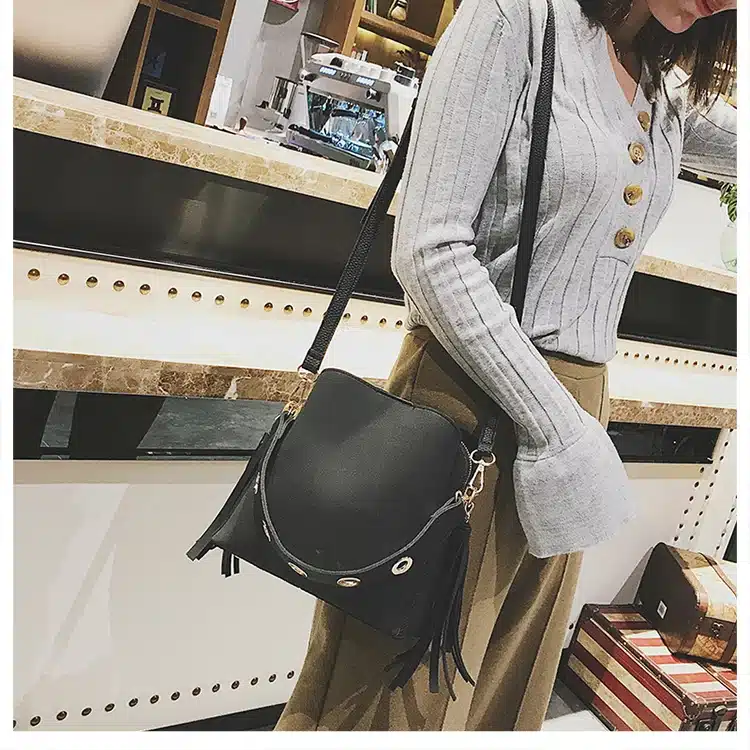 2018 Fashion Exquisite Women Bucket Bag Vintage Tassel Messenger Bag High Quality Retro Shoulder Bag Simple Crossbody Bag Tote 15