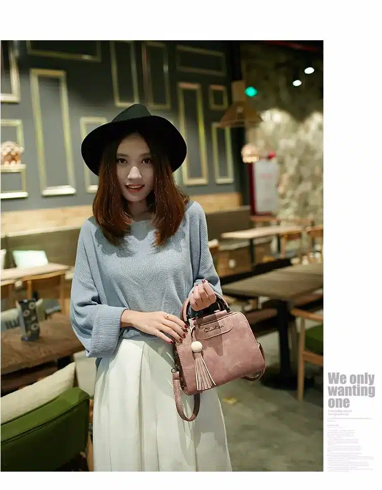Free shipping, 2018 new women handbags, simple fashion flap, trend tassel woman messenger bag, Korean version shoulder bag. 22