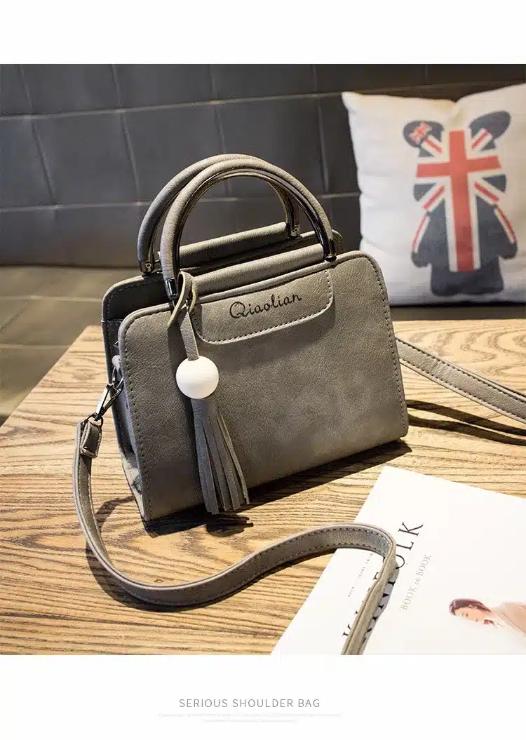 Free shipping, 2018 new women handbags, simple fashion flap, trend tassel woman messenger bag, Korean version shoulder bag. 25